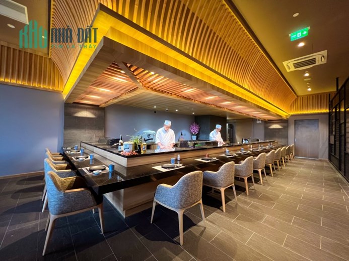 Bán nhà mặt phố Chân Cầm, Hoàn Kiếm, không diện tích chung, nở hậu, 530m, MT 11.5m, 290 tỷ.