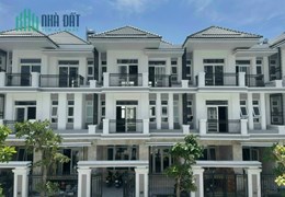 Cho thuê biệt thự cạnh Phú Mỹ Hưng, giá 35 triệu, full nội thất