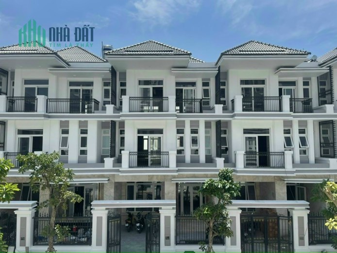 Cho thuê biệt thự cạnh Phú Mỹ Hưng, giá 35 triệu, full nội thất