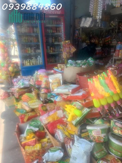 Cần sang quán tạp hóa,có đầy đủ các mặt hàng vào là bán thôi - Địa chỉ: Quốc Lộ 13, Mỹ Phước 1, Bến