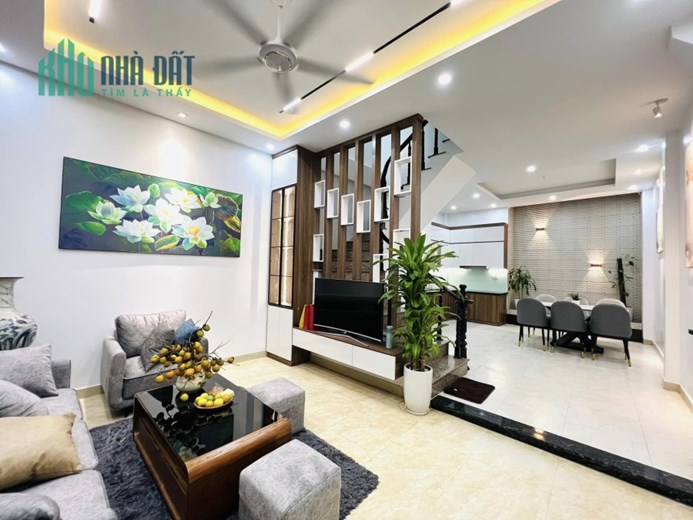 Phong thuỷ đầu rồng!!Võng Thị-Tây Hồ chỉ 3p đi bộ ra hồ-Cách bãi ô tô 50m-2 thoáng