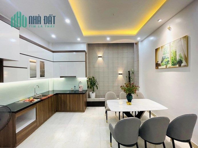 Phong thuỷ đầu rồng!!Võng Thị-Tây Hồ chỉ 3p đi bộ ra hồ-Cách bãi ô tô 50m-2 thoáng