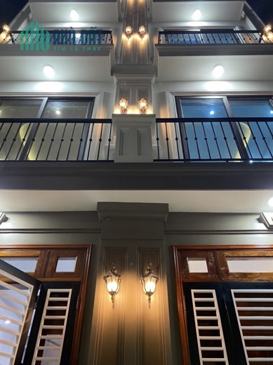 Căn HOA KHÔI THẠCH CỔ LINH LONG BIÊN giá 4.3 tỷ 5 TẦNG NHÀ MỚI COONG VÀO ở luôn Lh: o334563689