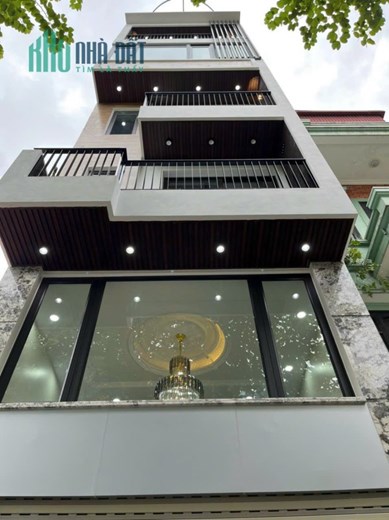 MỘT NGÔI NHÀ QUÁ ĐẸP VÀ SANG TRỌNG NẰM SÁT TRUNG TÂM BỜ HỒ HOÀN KIẾM TẠI LONG BIÊN. GARA 2 Ô TÔ,