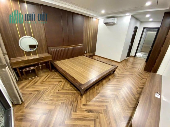 MỘT NGÔI NHÀ QUÁ ĐẸP VÀ SANG TRỌNG NẰM SÁT TRUNG TÂM BỜ HỒ HOÀN KIẾM TẠI LONG BIÊN. GARA 2 Ô TÔ,