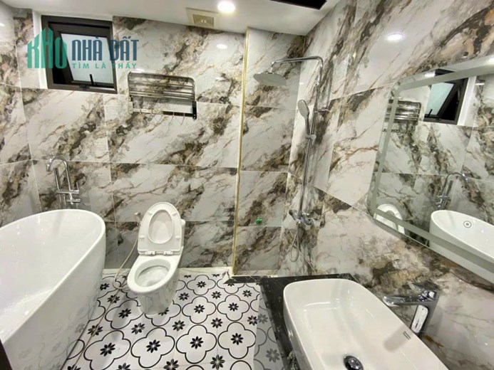 MỘT NGÔI NHÀ QUÁ ĐẸP VÀ SANG TRỌNG NẰM SÁT TRUNG TÂM BỜ HỒ HOÀN KIẾM TẠI LONG BIÊN. GARA 2 Ô TÔ,