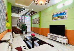 Nhà đẹp, 3 tầng. sát mặt tiền đường 79, tân quy, quận 7, nhỉnh 3 tỷ