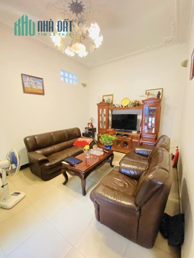 Bán nhà ngõ vip phố Hoàng Cầu, lô góc, ô tô tránh, dân trí cao.