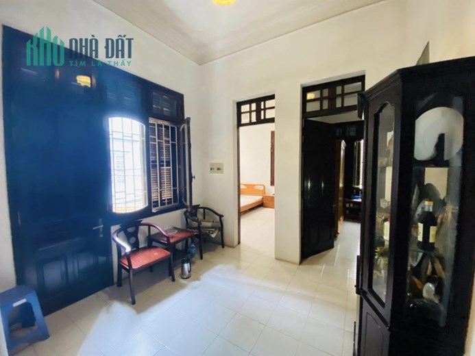 Bán nhà ngõ vip phố Hoàng Cầu, lô góc, ô tô tránh, dân trí cao.