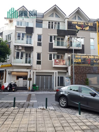 Cho thuê nhà phố thương mại mặt đường để ô tô thoải mái