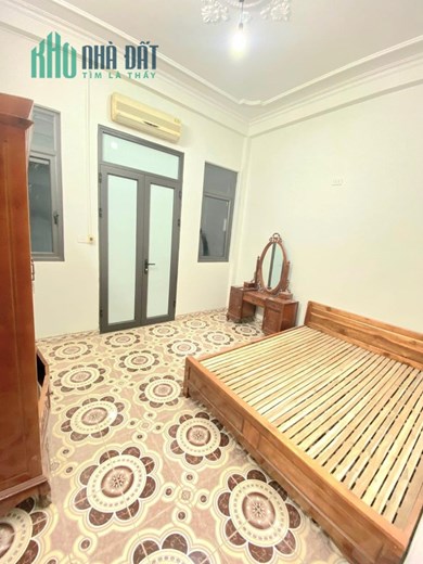 Bán Nhà Đường Láng 40m2 x 4 tầng, 4 phòng ngủ đầy đủ công năng, ngõ nông gần Phố, giá cho các nhà