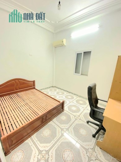 Bán Nhà Đường Láng 40m2 x 4 tầng, 4 phòng ngủ đầy đủ công năng, ngõ nông gần Phố, giá cho các nhà