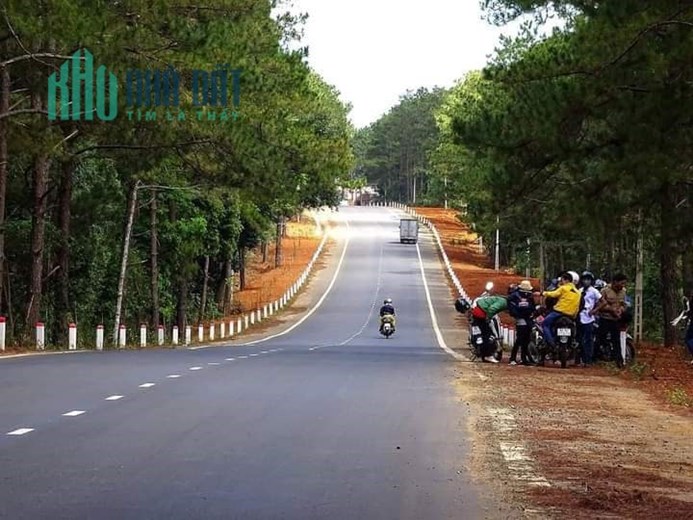 Cần chuyển nhượng lô đất tại Đường Y Bom Khu du lịch Măng Đen, Đại Ngàn.