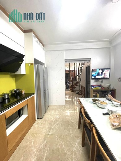 Bán nhà ngõ 200 Nguyễn Sơn, 54m x 5 tầng, thang máy, 2 thoáng ô tô, kinh doanh, 12 tỷ 5