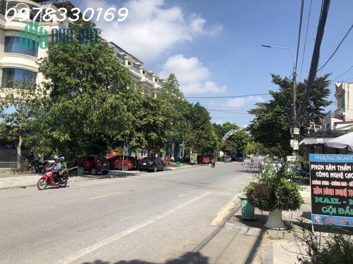 Cho thuê mặt bằng kinh doanh nhà và đất 290m2 tại trung tâm Thị Trấn Bút Sơn
