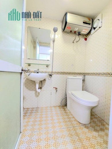 Bán căn tập thể phố Lê Thanh Nghị , 30m2 x 1,5 tầng , giá chỉ 1,3 tỷ