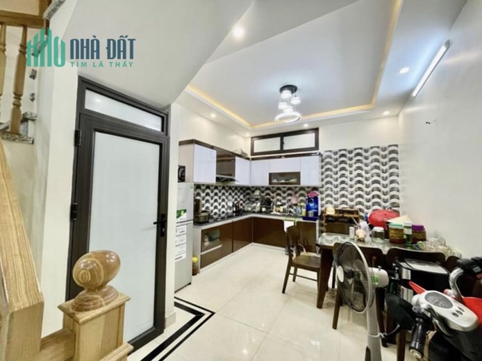 CÔNG NHẬN RẺ, NHÀ NGUYỄN TRÃI, LÔ GÓC, 42M, CHÀO GIÁ 5 TỶ