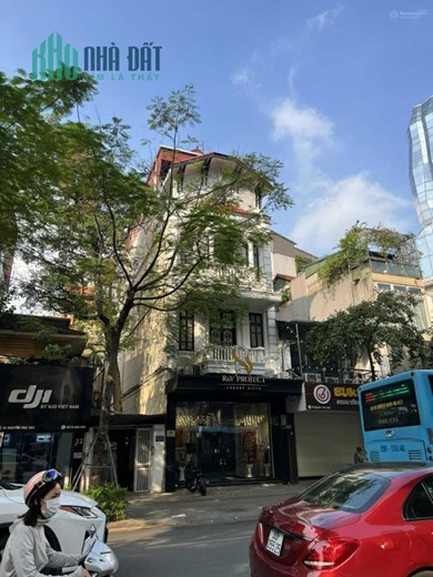 Cho thuê nhà mặt phố 20 Nguyễn Thái Học, Điện Biên, Ba Đình (4 tầng)