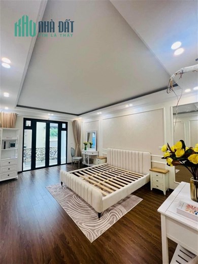 Bán 40m2 ngọc thụy 5 tầng mặt tiền 4,9 giá 5,3 tỷ lô góc ngõ ô tô.