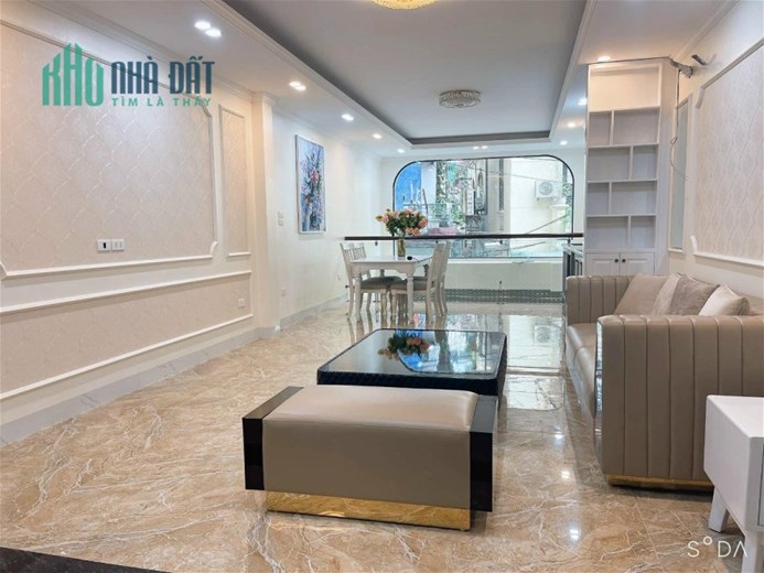 Bán 40m2 ngọc thụy 5 tầng mặt tiền 4,9 giá 5,3 tỷ lô góc ngõ ô tô.