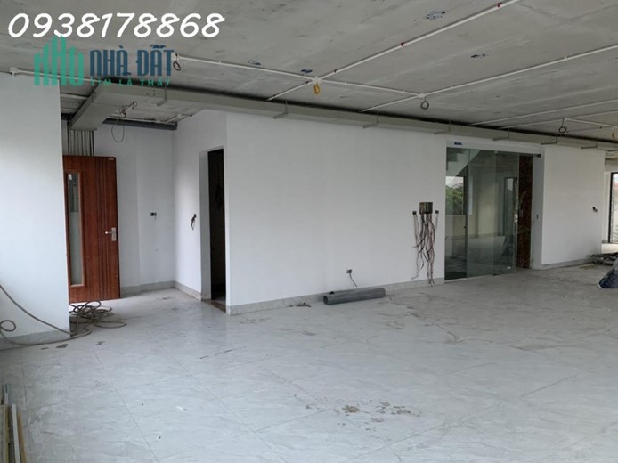 Cho thê tòa nhà mới xây Nguyễn Văn Cừ, Long Biên 640m mặt sàn, miễn phí chỗ để xe