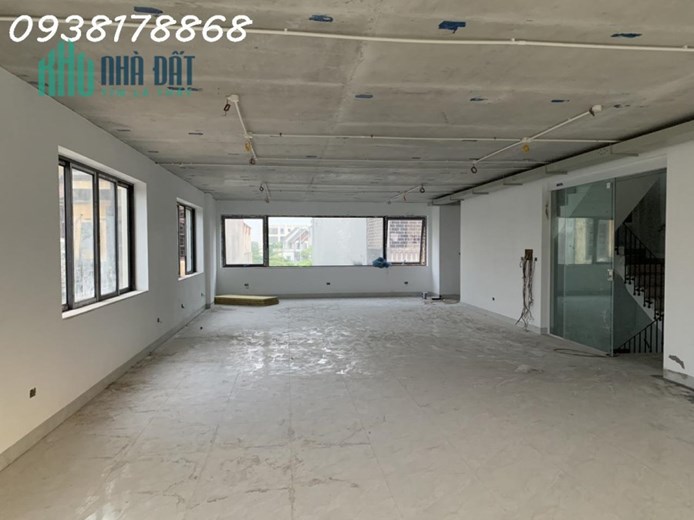 Cho thê tòa nhà mới xây Nguyễn Văn Cừ, Long Biên 640m mặt sàn, miễn phí chỗ để xe