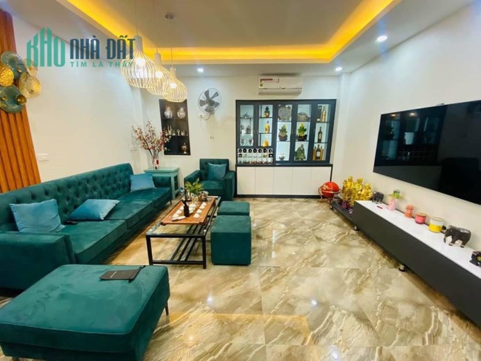 Biệt thự mini Ngọc Thuỵ - Thang Máy - Gara - đẹp ko tỳ vết.