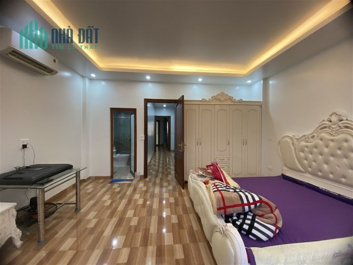 Bán nhà Lạc Long Quân oto- ngõ thông view hồ tây 62m 6tầng 10.8 tỷ