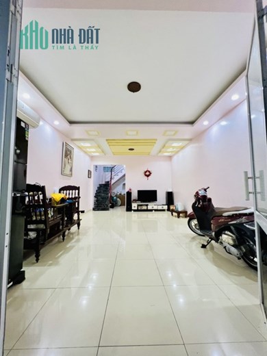 Bán nhà trung tâm phố Hồ Sen ngõ nông, 48m 2 tầng GIÁ 1.79 tỉ