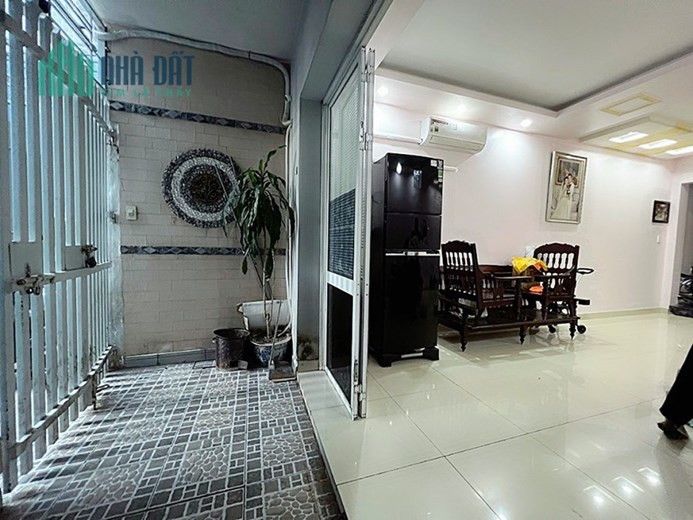 Bán nhà trung tâm phố Hồ Sen ngõ nông, 48m 2 tầng GIÁ 1.79 tỉ