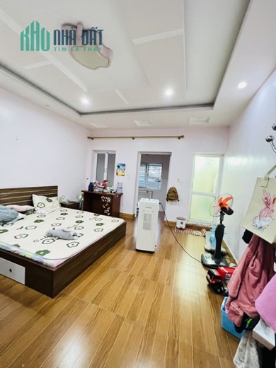 Bán nhà trung tâm phố Hồ Sen ngõ nông, 48m 2 tầng GIÁ 1.79 tỉ