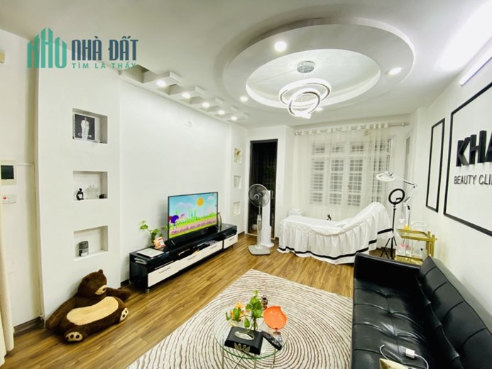 Cần Bán nhà Phố Quan Nhân full NỘI THẤT 33m2 5 tầng MT 4m hơn 3,5 tỷ LHCC.
