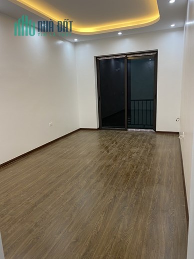 SIÊU PHẨM Ở TẦM GIÁ 4 TỶ THẠCH BÀN CỔ LINH NGỌC TRÌ Nhà mới 100% 38m 5 tầng lh o334563689 e Tiến
