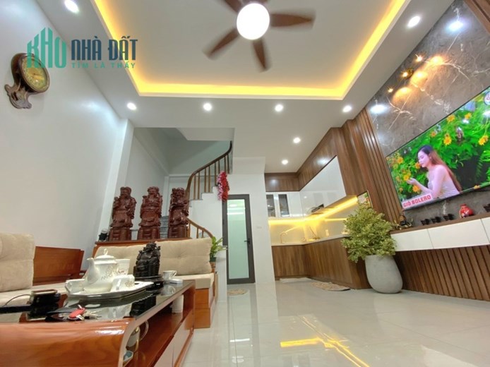 Nhà 5 tầng 3 ngủ Dtsd 35m, giá nhỉnh 4 tỷ.