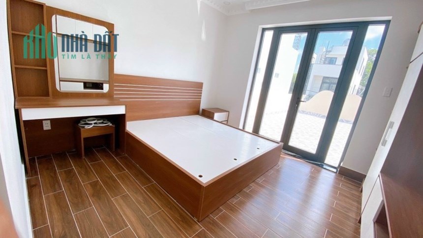 Bán nhà Âu Dương Lân Quận 8. 107m2 , 5 lầu ,
hai mặt tiền, 6 pn 9.5 tỷ