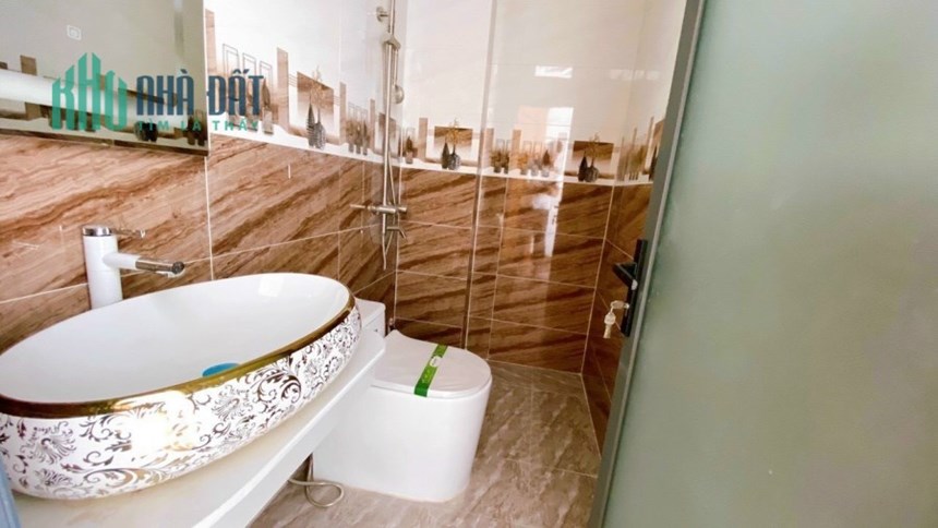 Bán nhà Âu Dương Lân Quận 8. 107m2 , 5 lầu ,
hai mặt tiền, 6 pn 9.5 tỷ