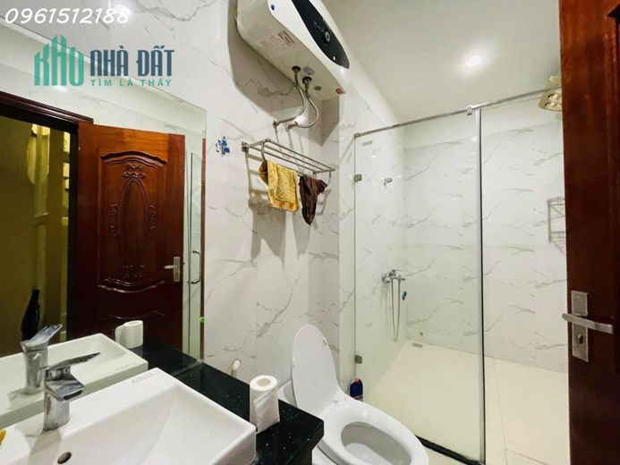 Thật 100%! Bán căn nhà Nguyễn Chí Thanh, Sát Phố, Thang Máy, Gara 2 Ôtô, 110m2, 5 Tầng, 19 Tỷ