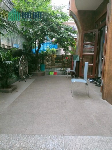 Biệt thự  Ngang 15x 16 m2 -3 tầng nội thất  gỗ quý, xung quanh 3 mặt 

có khoảng sân rộng trồng