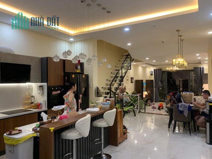 NHÀ 130M2 3 TẦNG XE HƠI ĐẬU TRONG NHÀ, GIẢM NGAY 1,2 TỲ ĐỊNH CƯ HOA KỲ 
4 Phòng Ngũ TẶNG HẾT NỘI