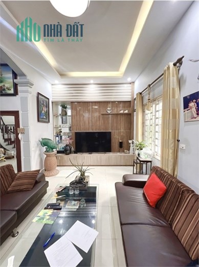 Bán nhà phố Chùa Láng, ô tô phân lô kinh doanh, DT 63m2, MT 4.5m.