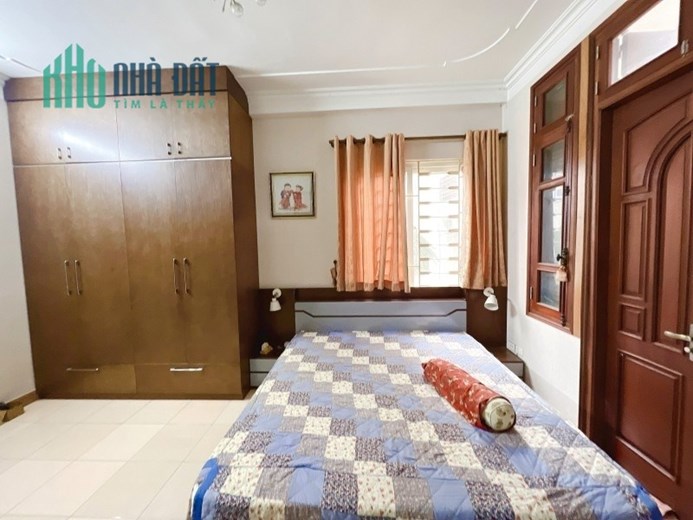 Bán nhà phố Chùa Láng, ô tô phân lô kinh doanh, DT 63m2, MT 4.5m.