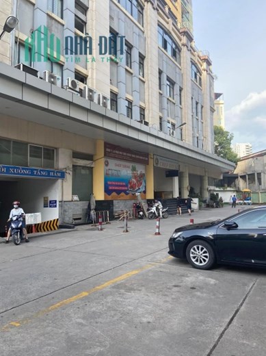 Cần bán khách sạn 5 sao cách bờ hồ 50m - Quận Hoàn Kiếm dt 536m2 13 t 123phong 1,113 tỷ.