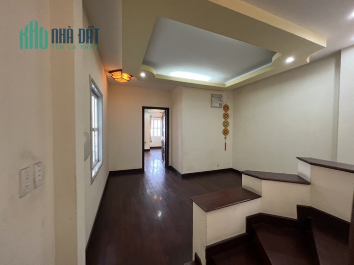Bán nhà hẻm 2 xe 7 chỗ đường Thích Quảng Đức. DT: 4,2x21.1m (84.4m2), 4T. Giá 17,5 tỷ TL
