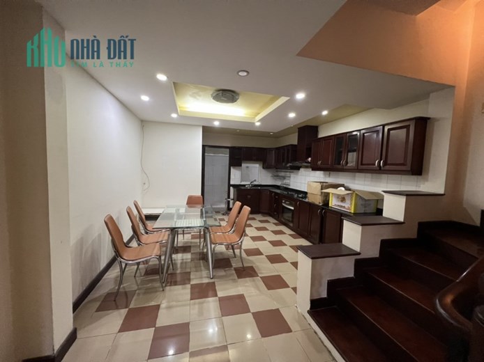 Bán nhà hẻm 2 xe 7 chỗ đường Thích Quảng Đức. DT: 4,2x21.1m (84.4m2), 4T. Giá 17,5 tỷ TL