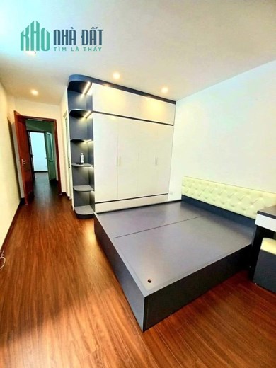 Bán đất tặng nhà 4 tầng, giữa trung tâm Mỹ Đình, giá chưa tới 100 triệu/m2
