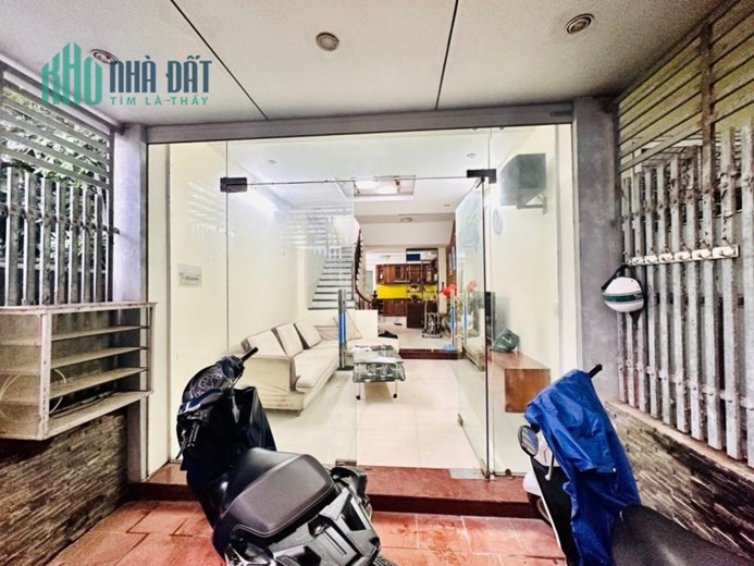 Bán nhà Giáp Bát 35m2 giá 4tỷ Ô Tô, Mới 5T, Kinh Doanh.