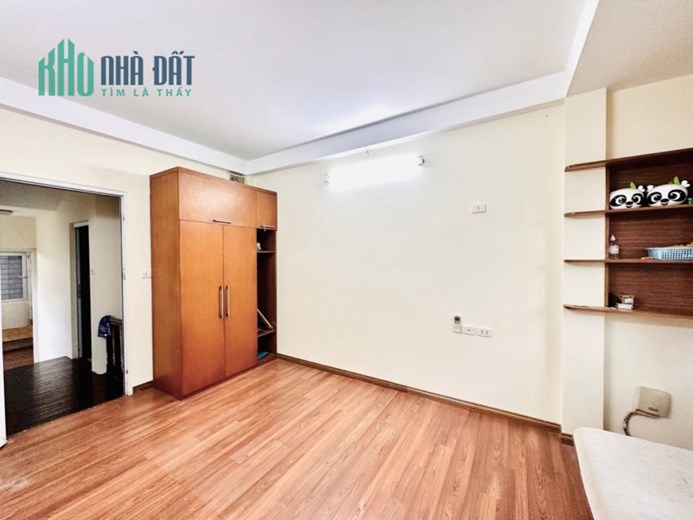 Bán nhà Giáp Bát 35m2 giá 4tỷ Ô Tô, Mới 5T, Kinh Doanh.