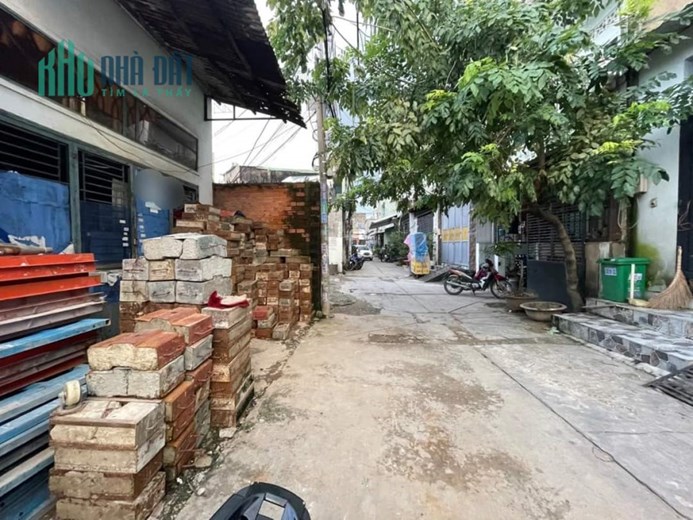 Bán nhà Lê Đình Cẩn quận Bình Tân 8.5 x11 sổ hồng riêng gần khu Tên Lửa.