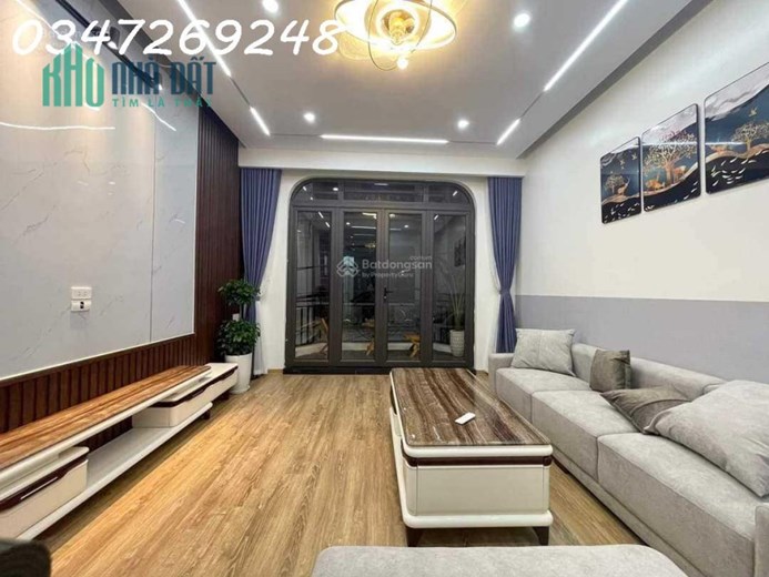 Bán nhà phân lô Trần Quốc Hoàn - Cầu Giấy 50m2 5T, MT 4.2m, ôtô 16 chỗ kinh doanh văn phòng