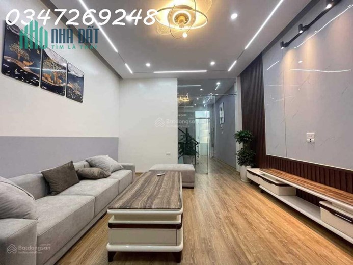 Bán nhà phân lô Trần Quốc Hoàn - Cầu Giấy 50m2 5T, MT 4.2m, ôtô 16 chỗ kinh doanh văn phòng